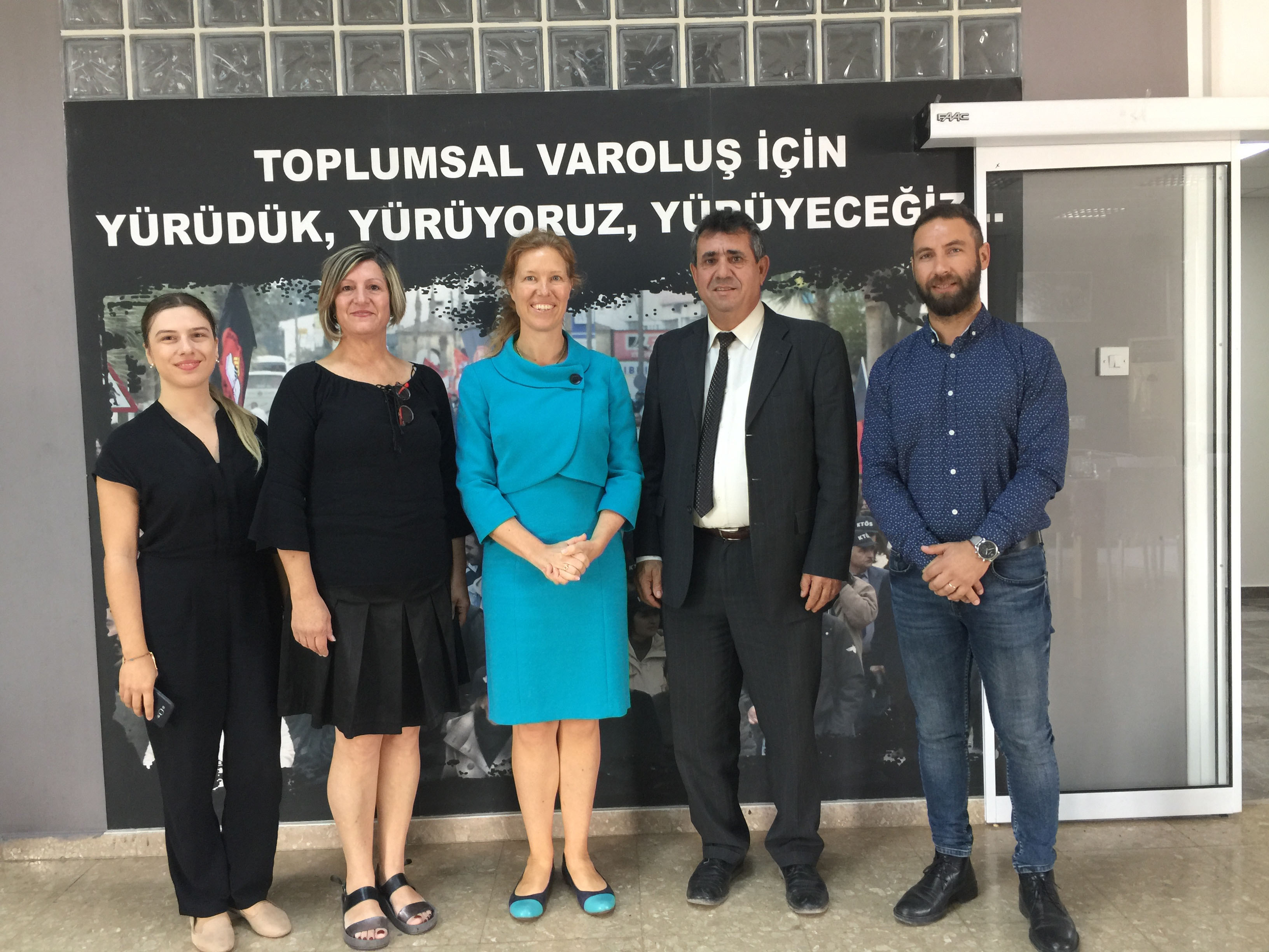 Hollanda’nın Kıbrıs Büyükelçisi Nathalie Jaarsma KTÖS’ü ziyaret etti.